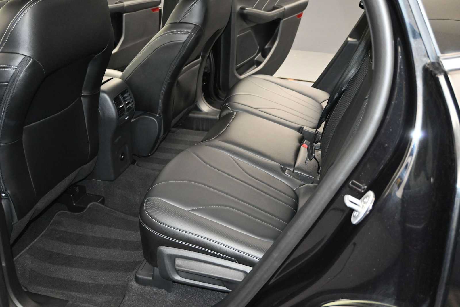 Certified 2026 Ford Escape SE w/ PHEV Premium Package FWD image 13