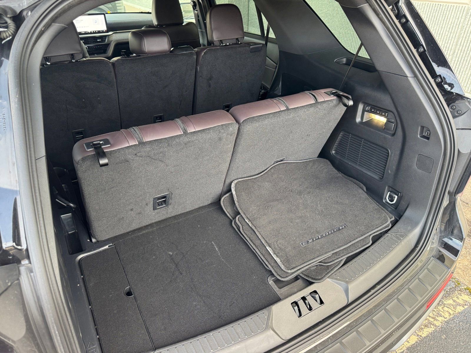 Certified 2025 Ford Explorer Platinum image 16