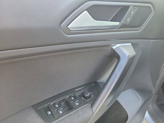 Used 2021 Volkswagen Tiguan S image 21