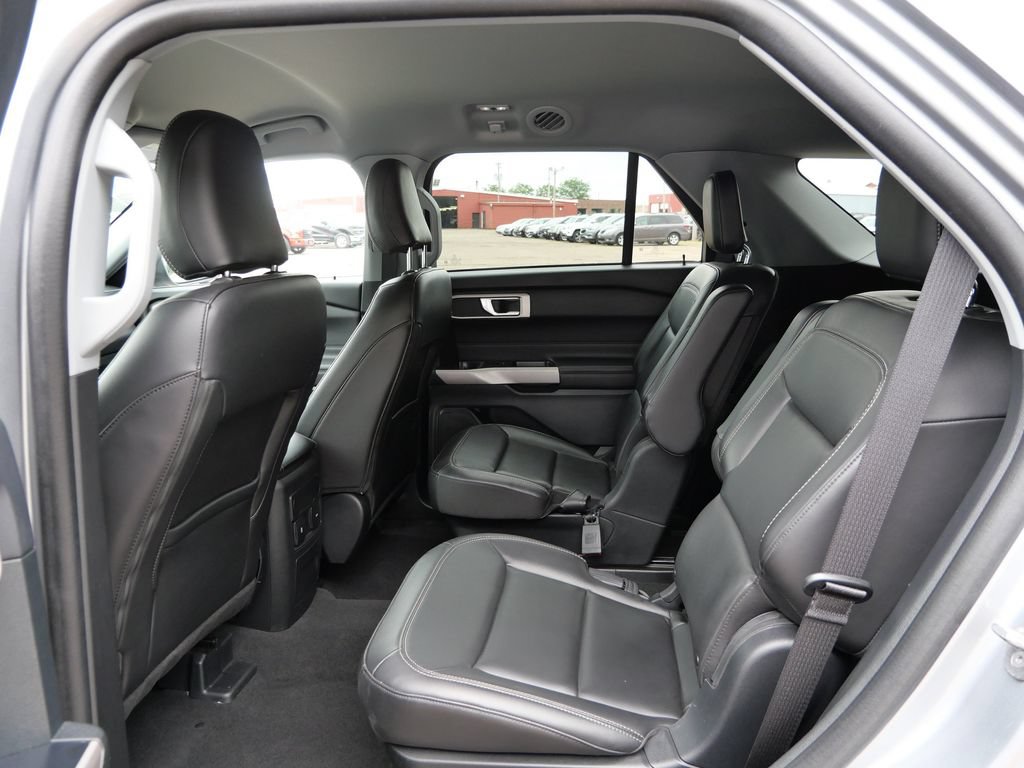 Certified 2023 Ford Explorer XLT w/ Equipment Group 202A AWD/4WD image 13