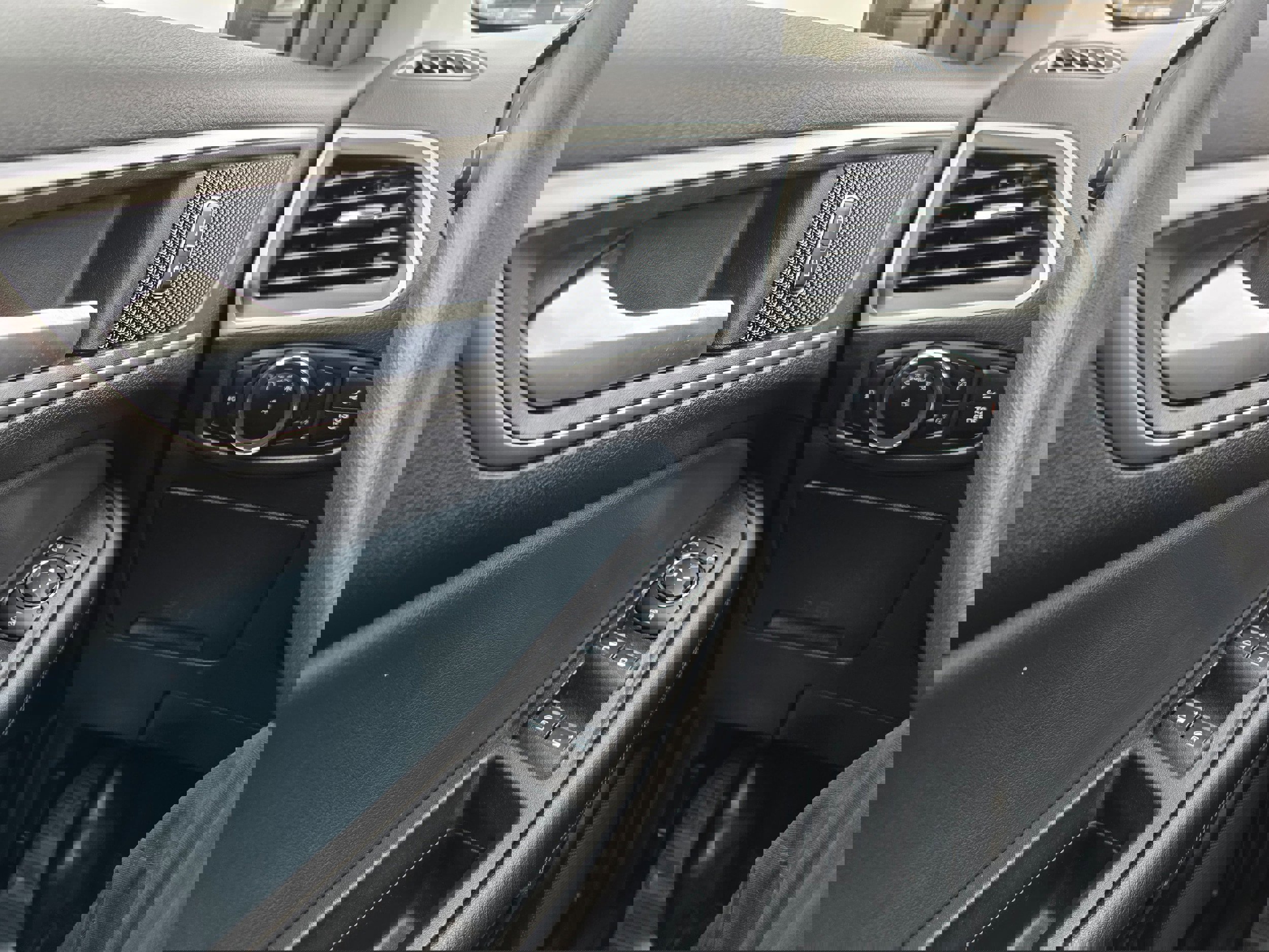 Certified 2023 Ford Edge SEL w/ Sport Appearance Package image 18