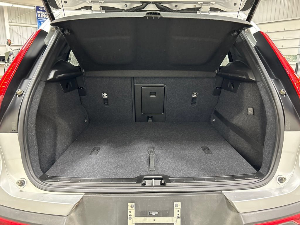 Used 2019 Volvo XC40 T5 Momentum AWD/4WD image 29