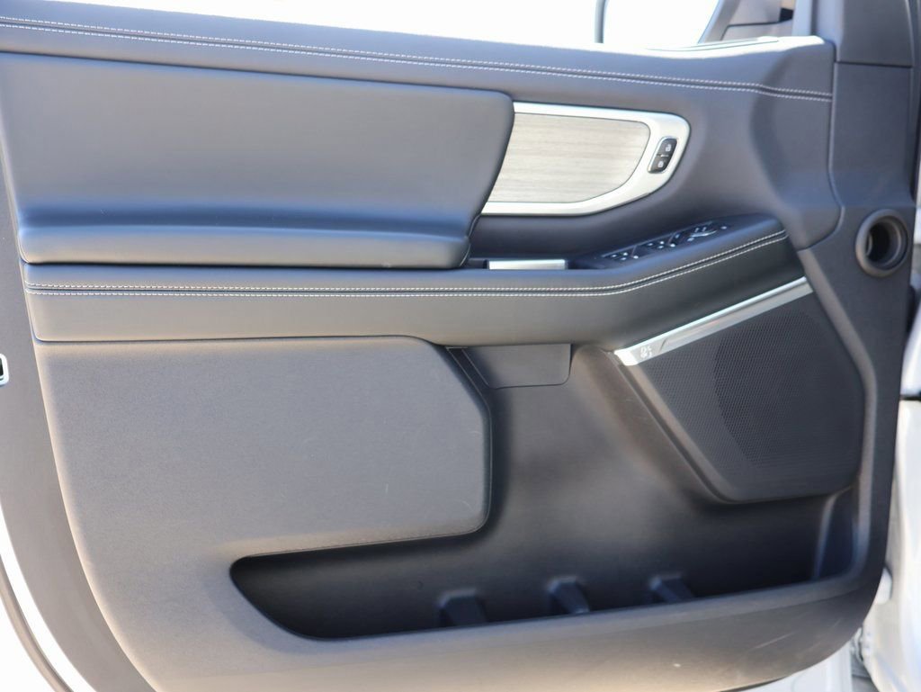 Certified 2025 Ford Expedition Platinum image 22