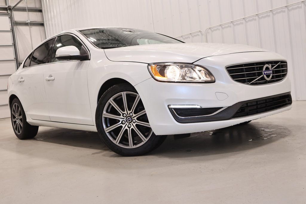 Used 2017 Volvo S60 T5 Inscription image 11