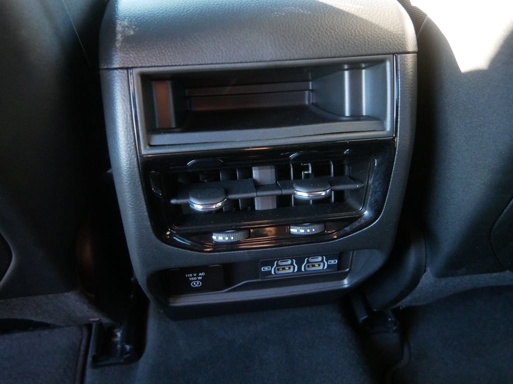 Used 2024 Jeep Grand Cherokee Altitude AWD/4WD image 16