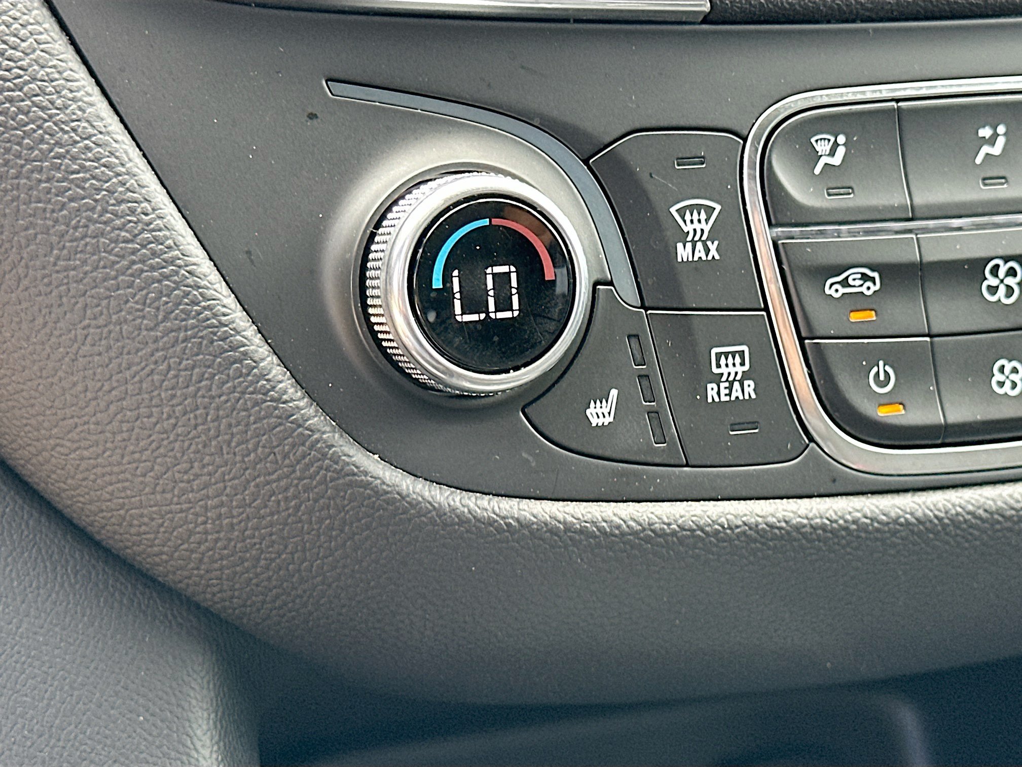 Used 2024 Chevrolet Equinox LT FWD image 19
