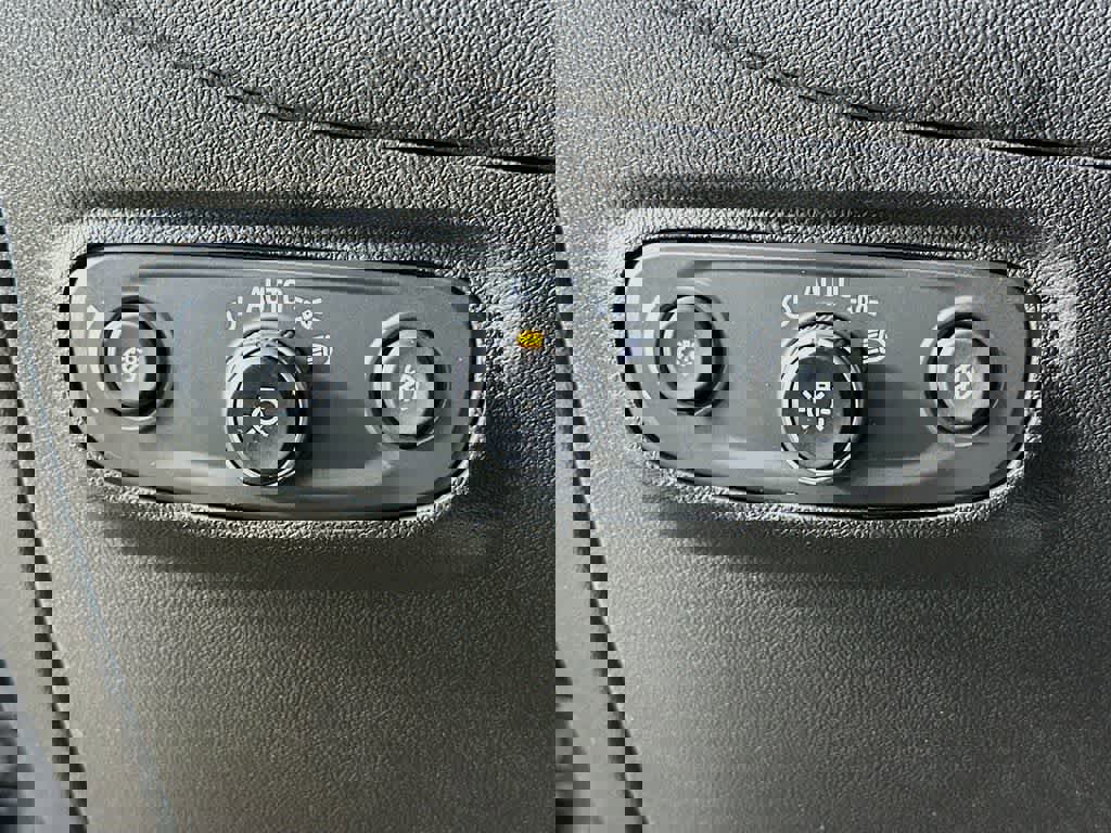 Used 2024 Chevrolet Equinox Premier image 28