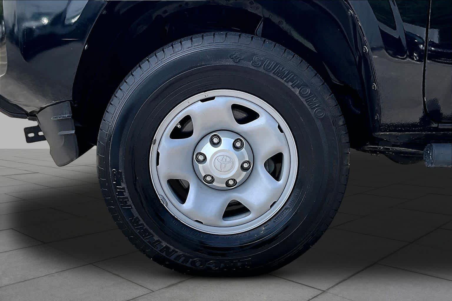 Used 2021 Toyota Tacoma SR5 RWD image 11