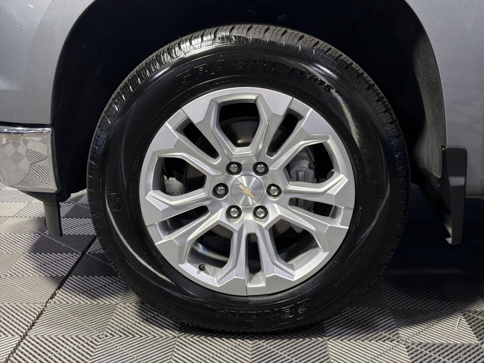 Used 2024 Chevrolet Silverado 1500 LTZ w/ LTZ Convenience Package II AWD/4WD image 16