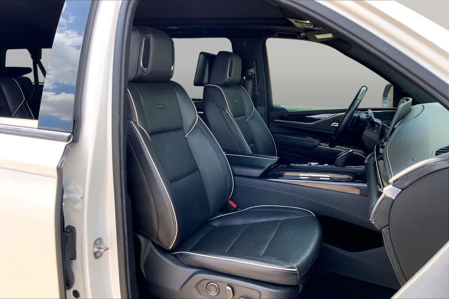 Used 2021 Cadillac Escalade ESV Sport w/ Driver Assist Tech Package AWD/4WD image 9
