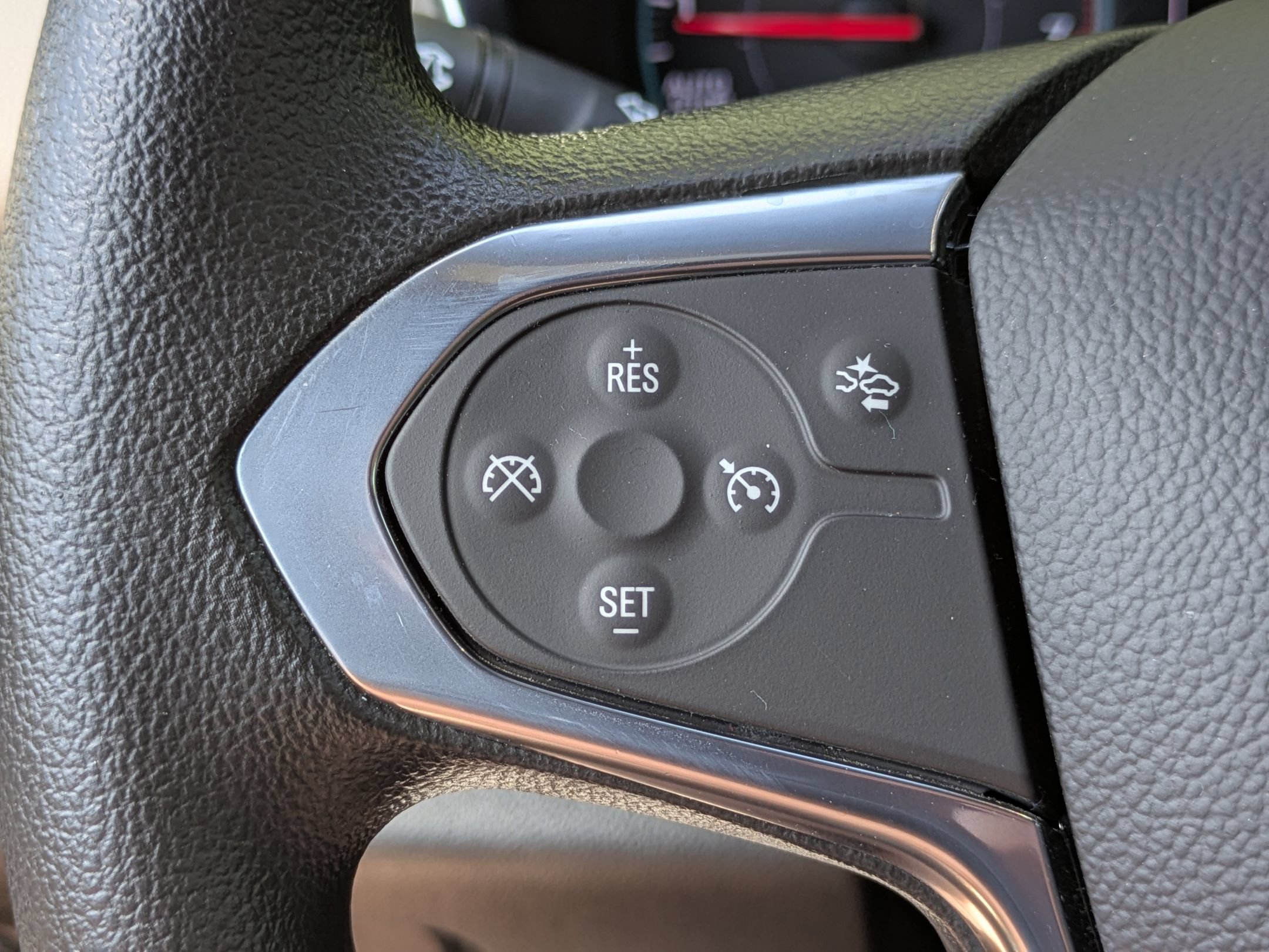 Used 2023 Chevrolet Traverse LS FWD image 14