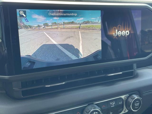 Used 2024 Jeep Gladiator Sport w/ Premium Package image 26