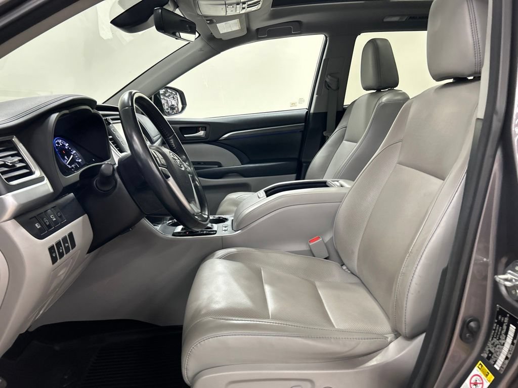 Used 2018 Toyota Highlander Limited Platinum AWD/4WD image 11
