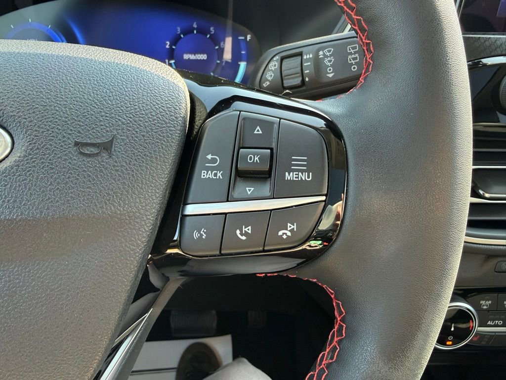 Certified 2022 Ford Escape SEL w/ SEL Stealth AWD Package image 17