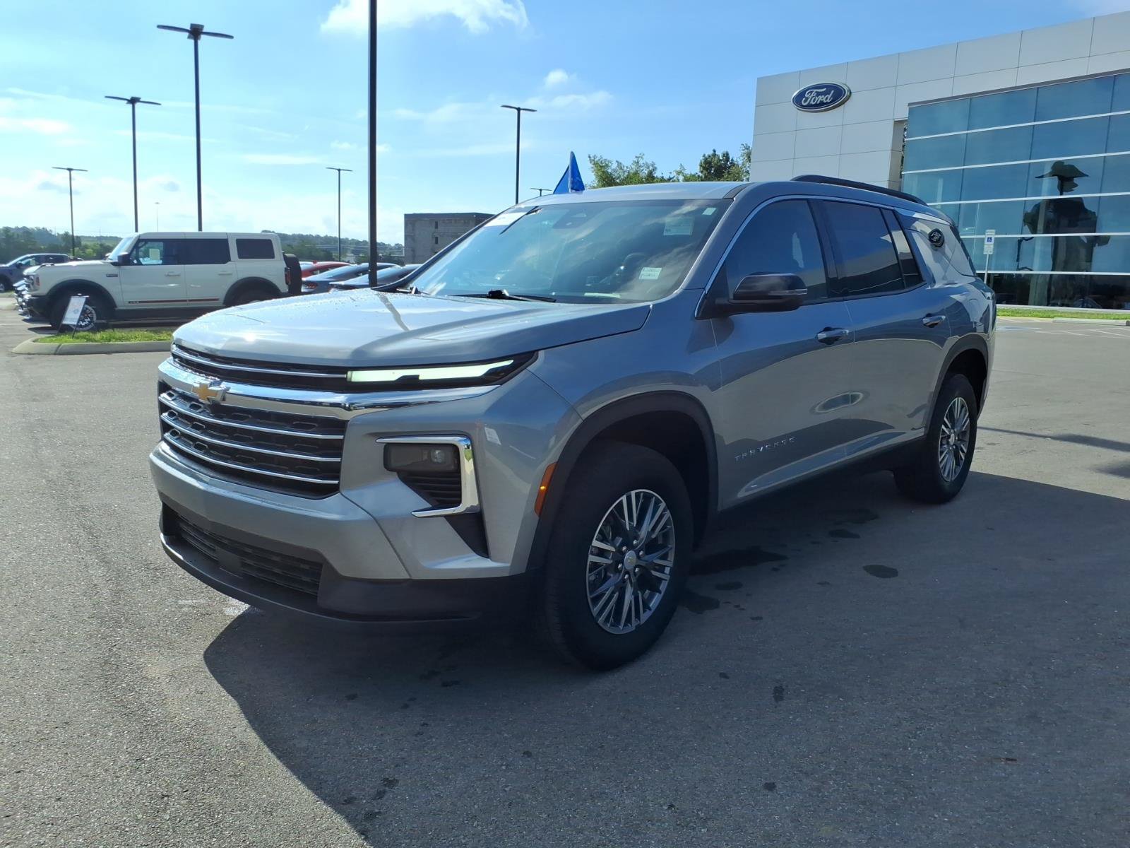 Used 2026 Chevrolet Traverse LT FWD image 7