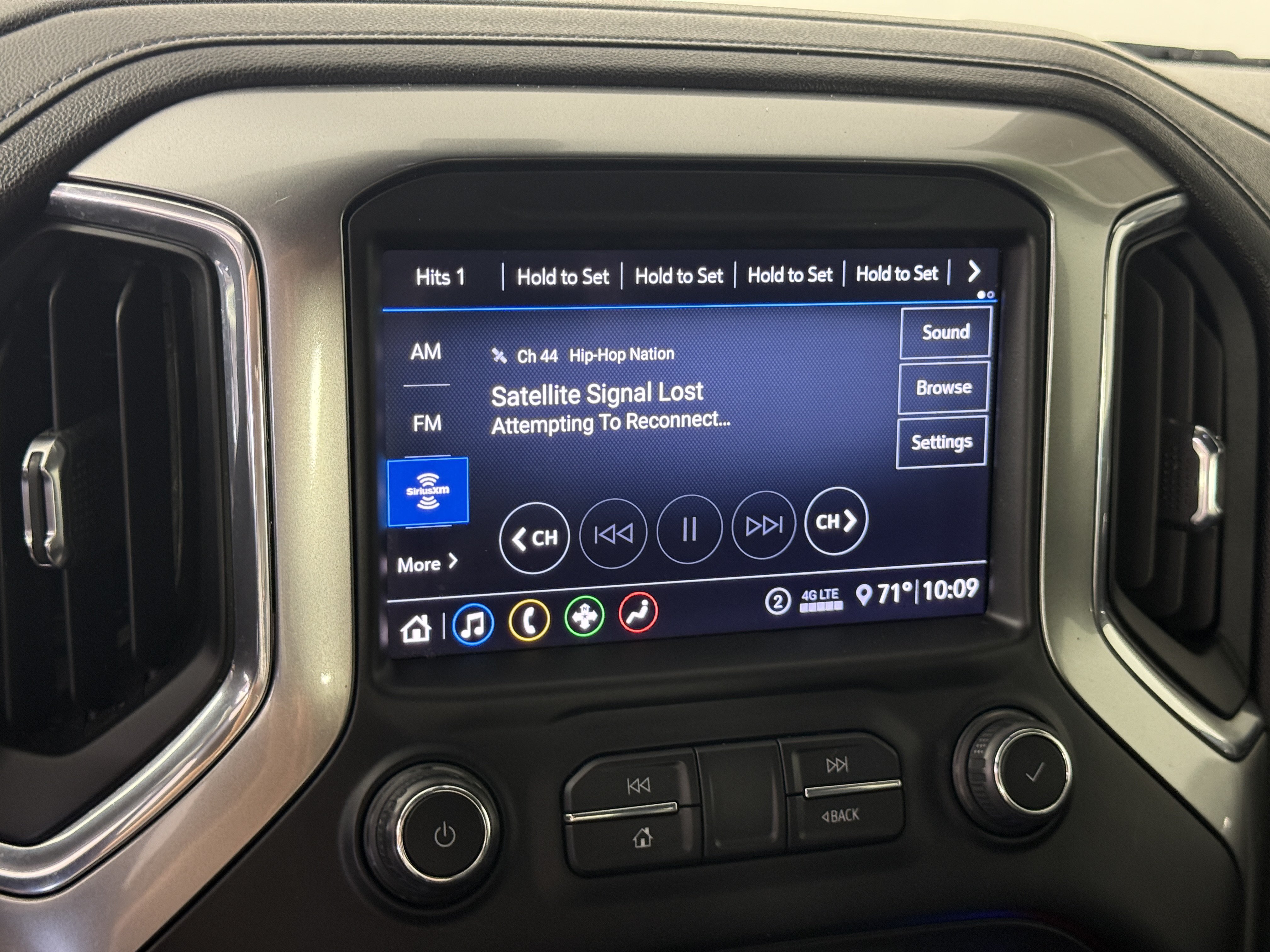 Used 2020 Chevrolet Silverado 1500 LT Trail Boss AWD/4WD image 17