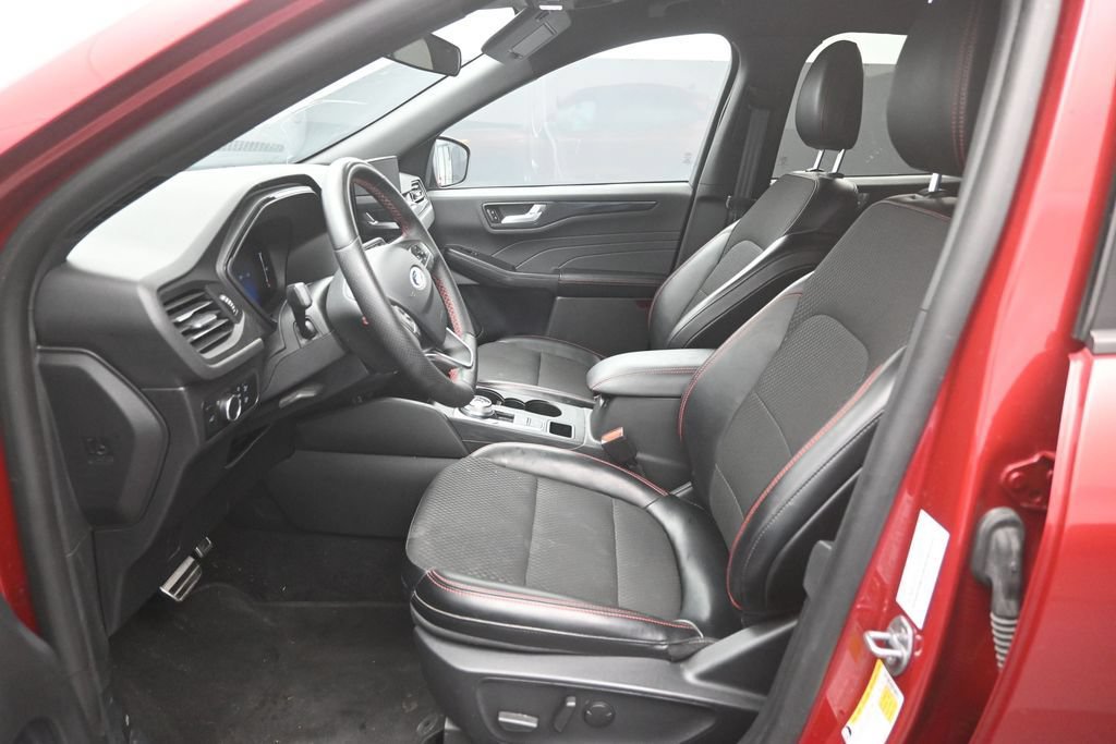 Certified 2024 Ford Escape ST-Line w/ Tech Pack #1 FWD image 18