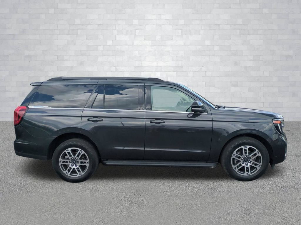 Certified 2025 Ford Expedition Active AWD/4WD image 3