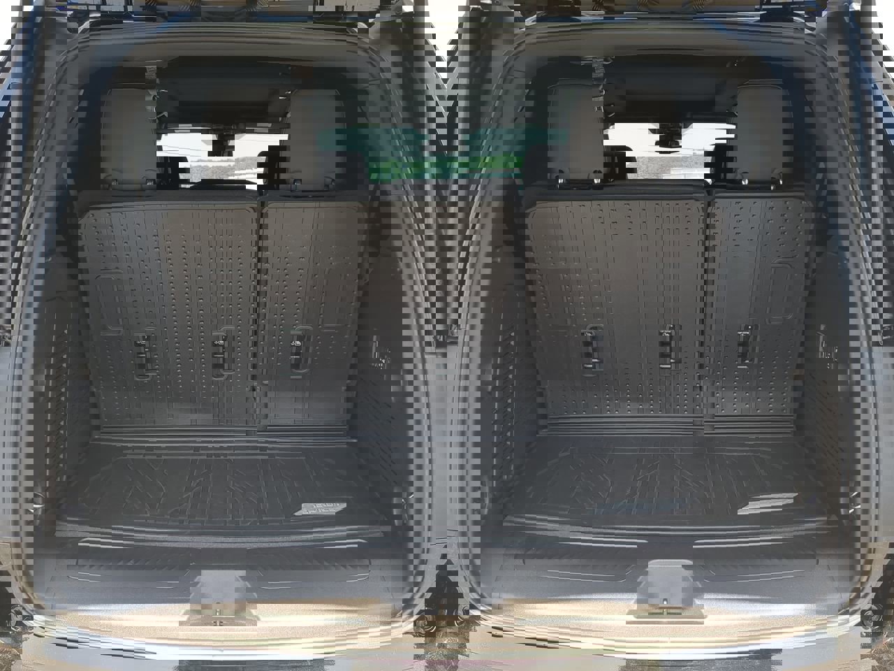 Used 2025 Chevrolet Tahoe LT w/ Comfort Package image 11