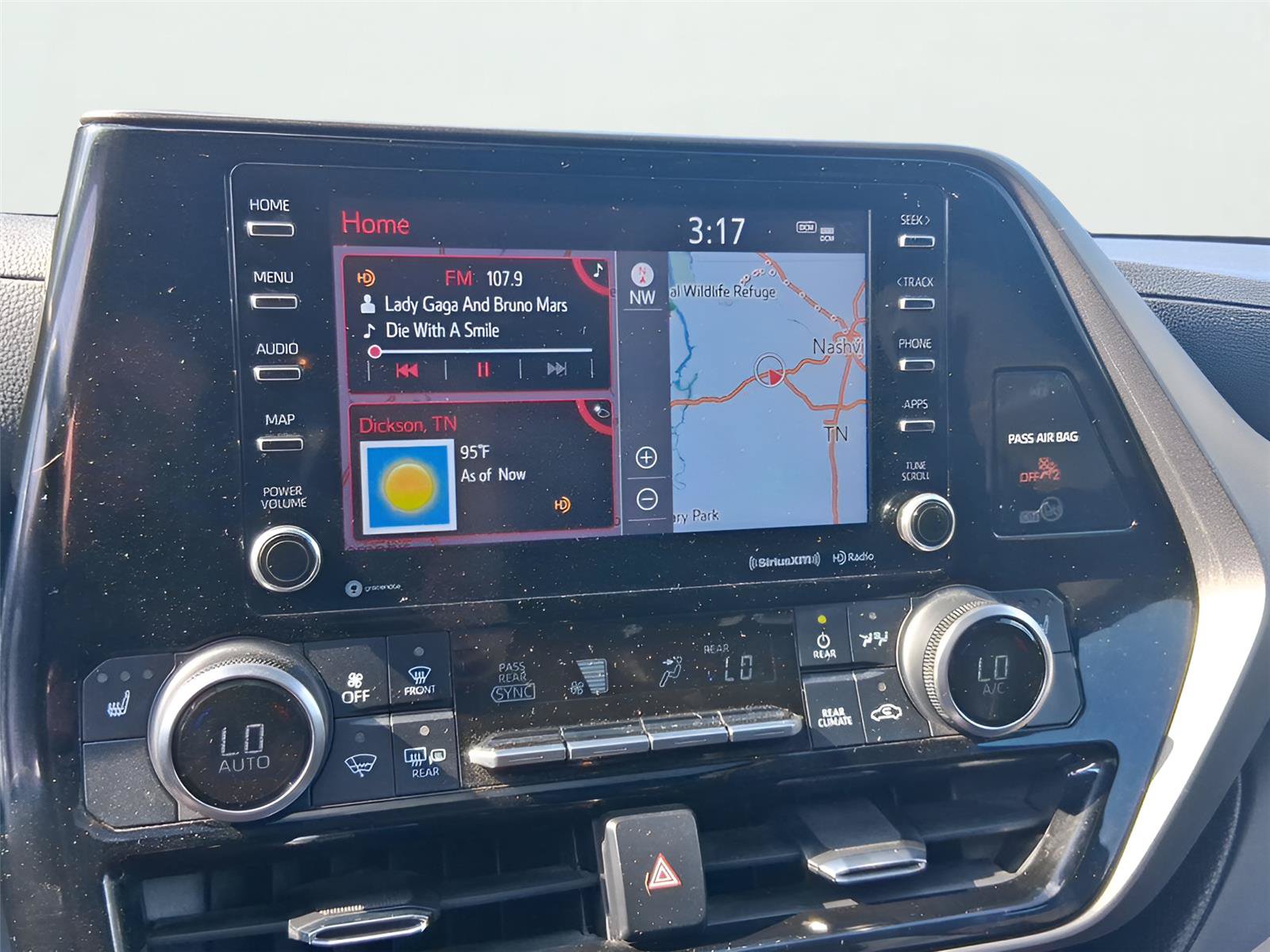 Used 2022 Toyota Highlander XLE FWD image 18