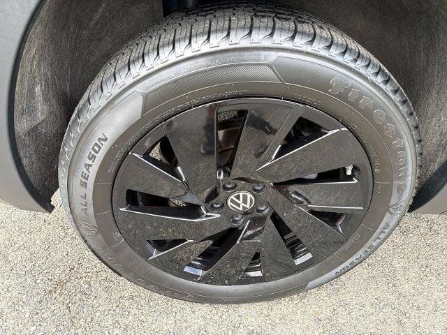 Used 2024 Volkswagen Atlas Cross Sport SE w/ Panoramic Sunroof Package FWD image 26