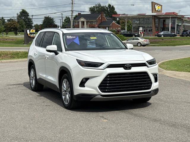 Used 2025 Toyota Grand Highlander AWD image 3