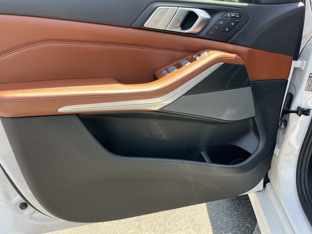 Used 2021 BMW X7 M50i AWD/4WD image 35