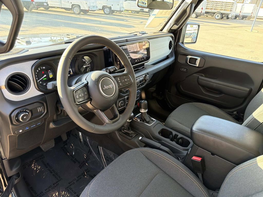 Used 2024 Jeep Wrangler Unlimited image 17