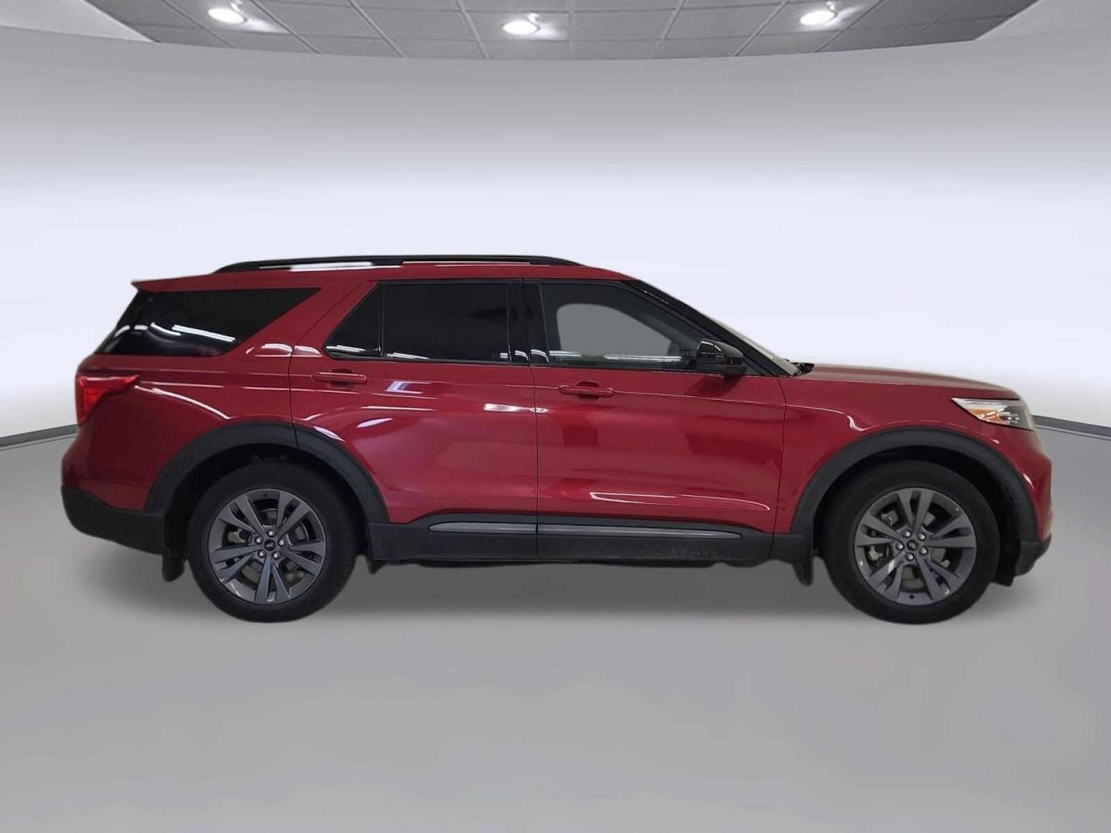 Certified 2022 Ford Explorer XLT w/ Equipment Group 202A RWD image 6