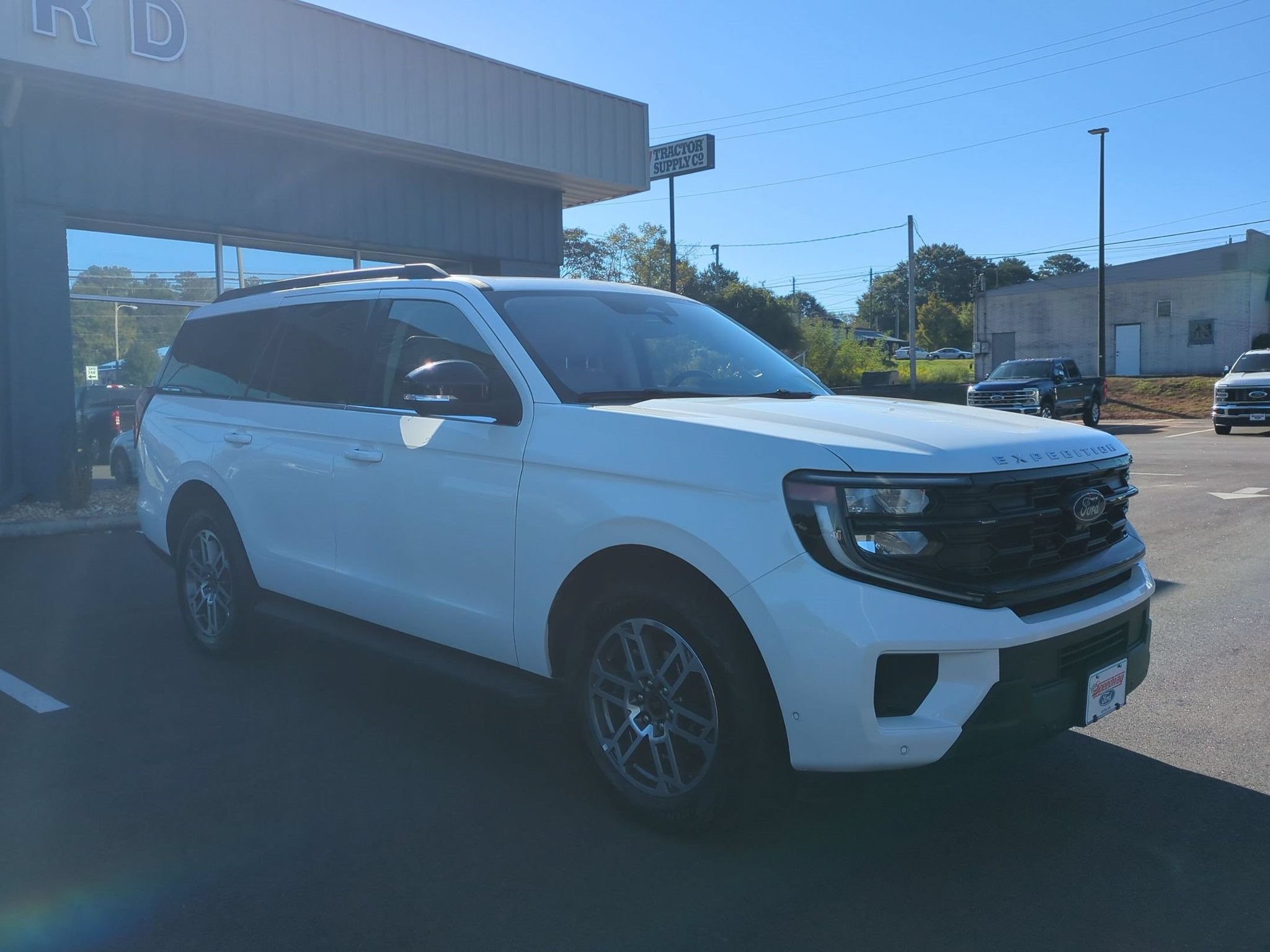 Certified 2025 Ford Expedition Active AWD/4WD image 3