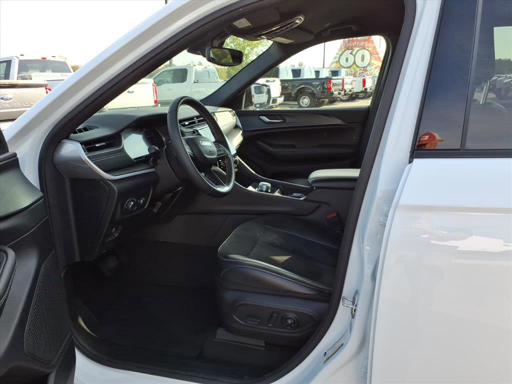 Used 2024 Jeep Grand Cherokee L Altitude image 11