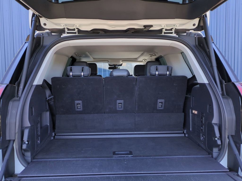 Certified 2025 Ford Expedition Active AWD/4WD image 8