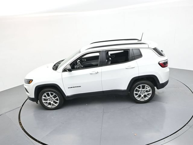 Used 2023 Jeep Compass Latitude AWD/4WD image 39