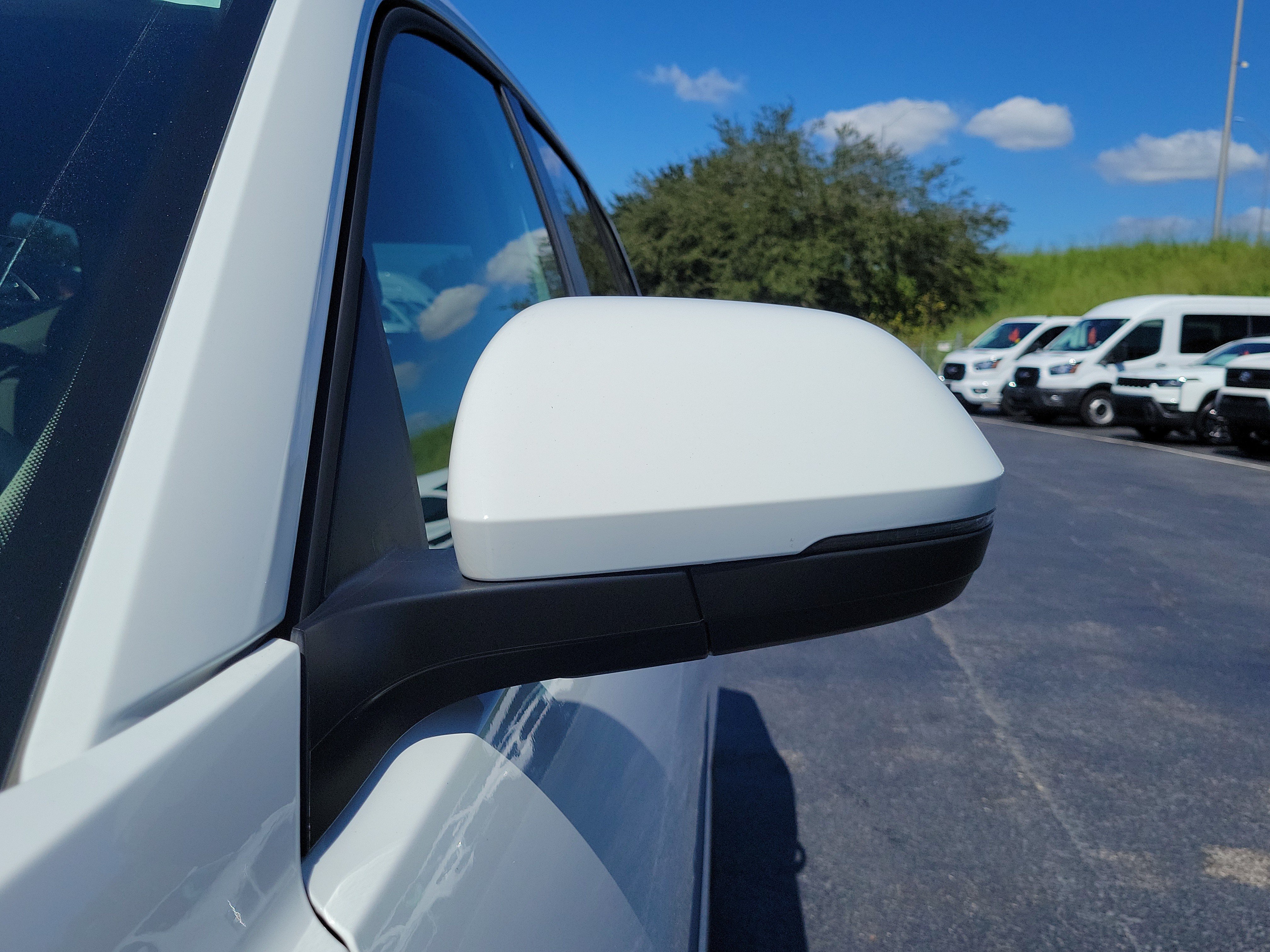 Used 2025 Volkswagen Atlas SE FWD image 4