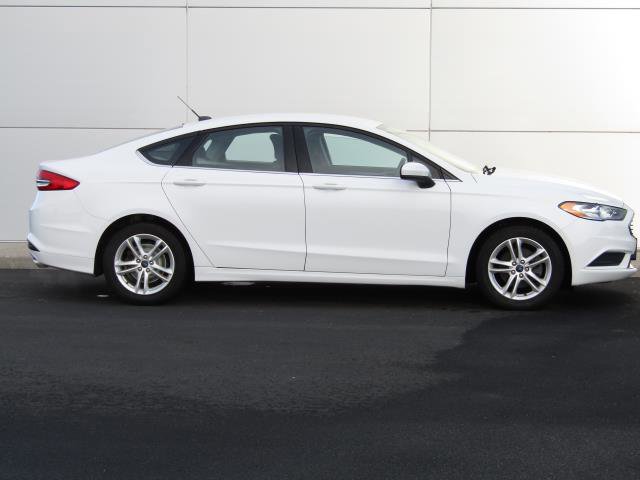 Certified 2018 Ford Fusion SE image 3