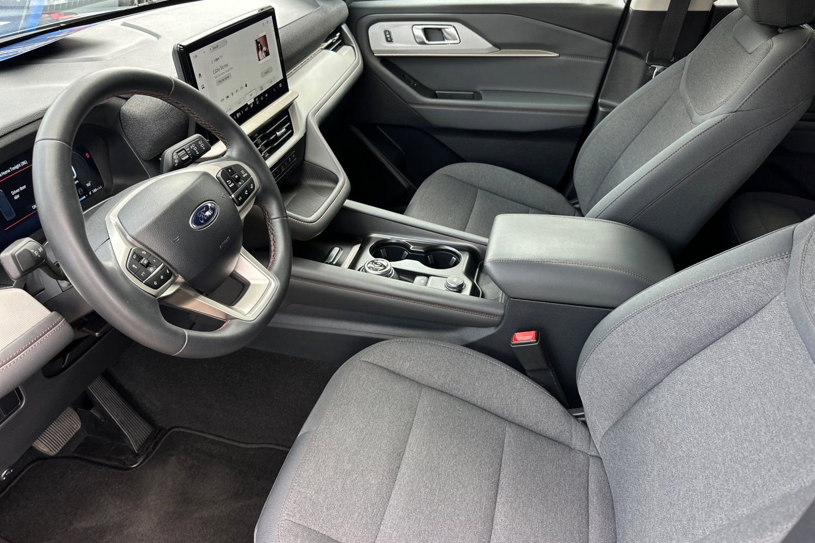 Certified 2025 Ford Explorer Active RWD image 9