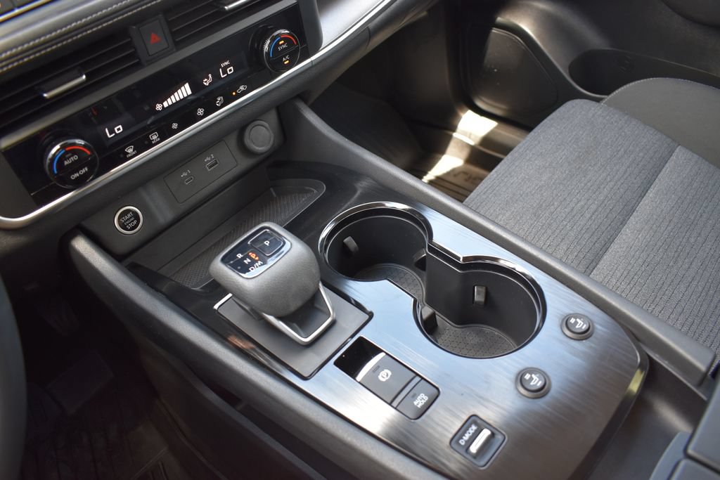 Used 2023 Nissan Rogue SV FWD image 13