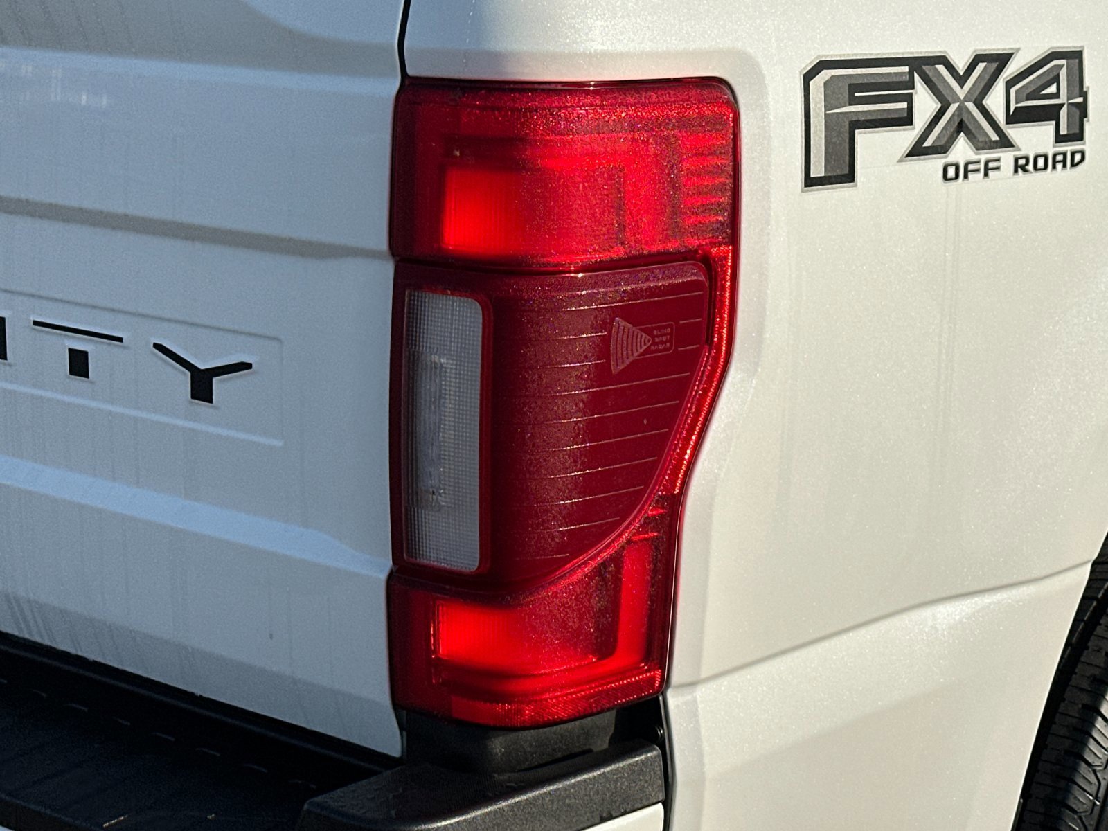 Certified 2022 Ford F350 Lariat w/ Black Appearance Package image 25