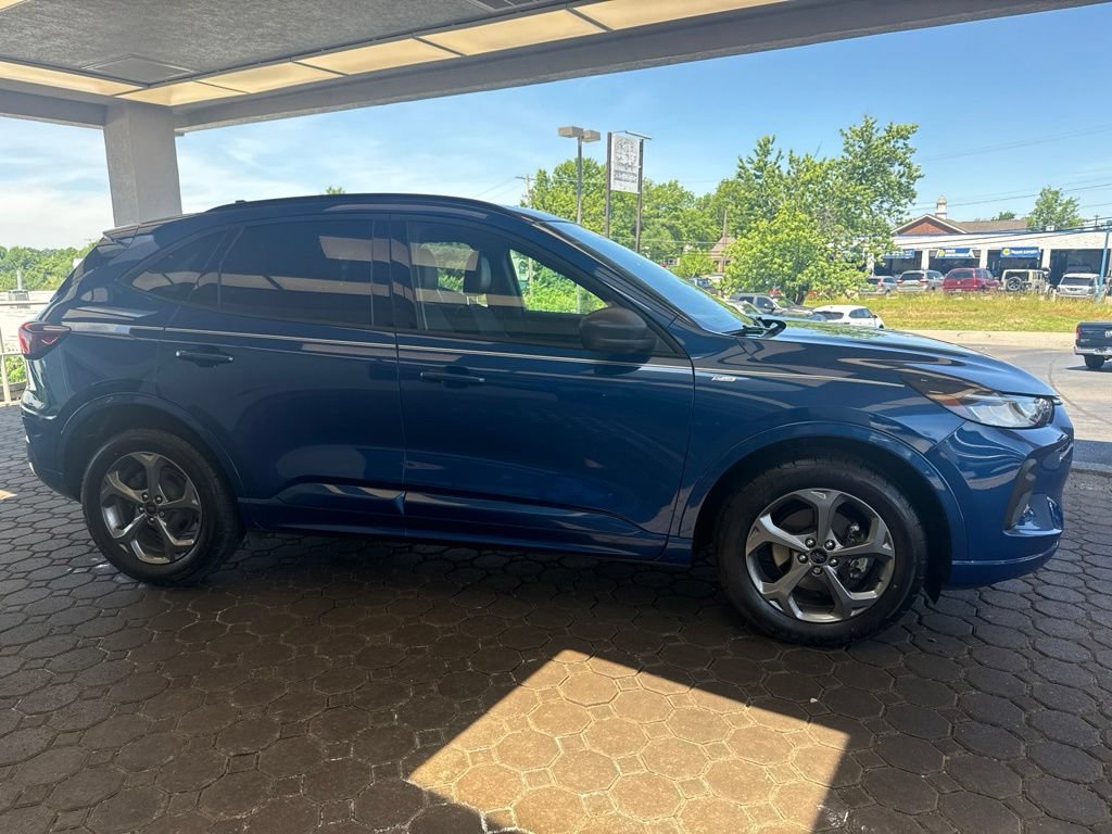 Certified 2023 Ford Escape ST-Line w/ Tech Pack #1 AWD/4WD image 5