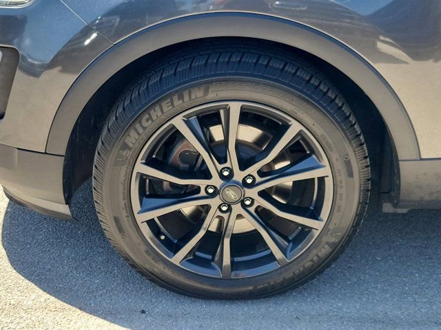Certified 2017 Ford Explorer XLT w/ Equipment Group 202A FWD image 8