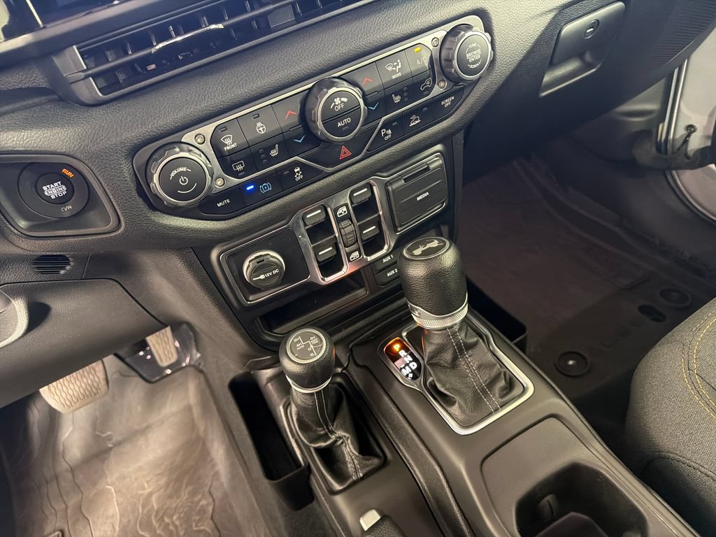 Used 2024 Jeep Wrangler Unlimited w/ Convenience Group AWD/4WD image 16