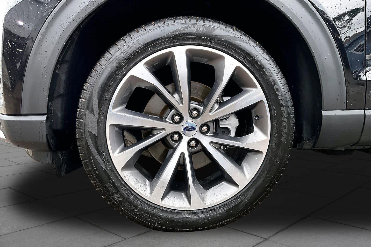 Certified 2025 Ford Explorer Platinum w/ Ultimate Package AWD/4WD image 11