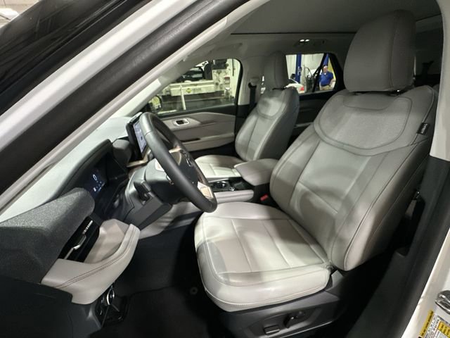 Certified 2025 Ford Explorer Active w/ Active Comfort Package AWD/4WD image 17