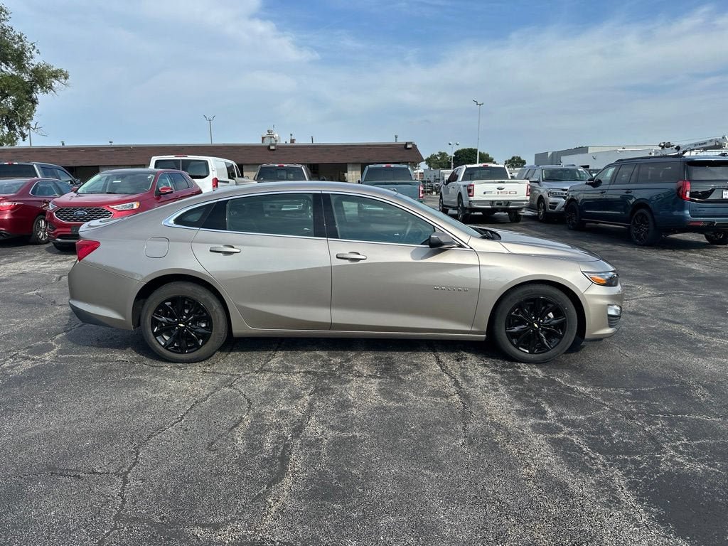 Used 2025 Chevrolet Malibu LT FWD image 4