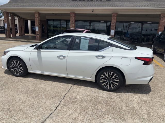 Used 2025 Nissan Altima 2.5 SV FWD image 3