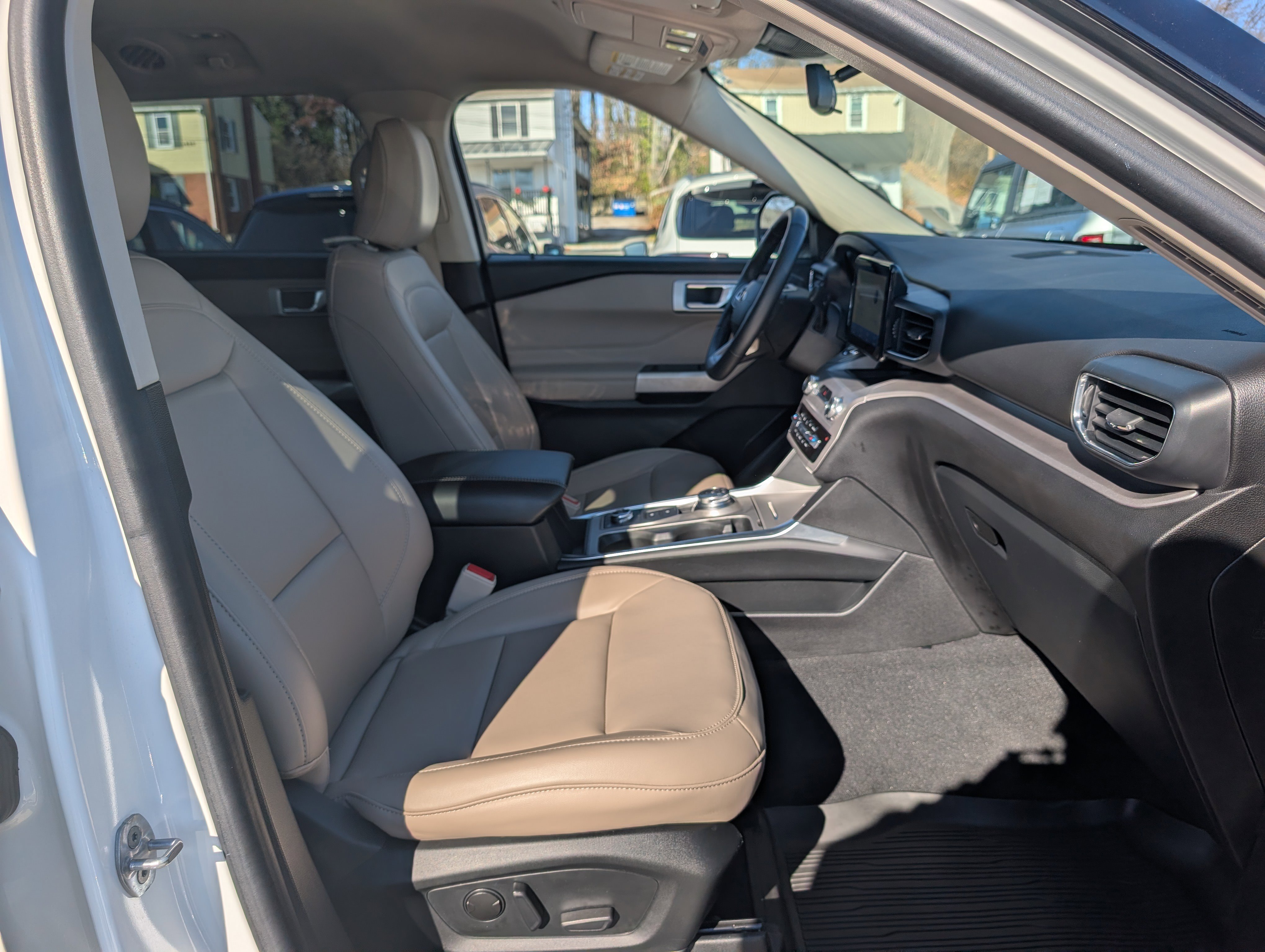 Certified 2022 Ford Explorer XLT w/ Equipment Group 202A image 12