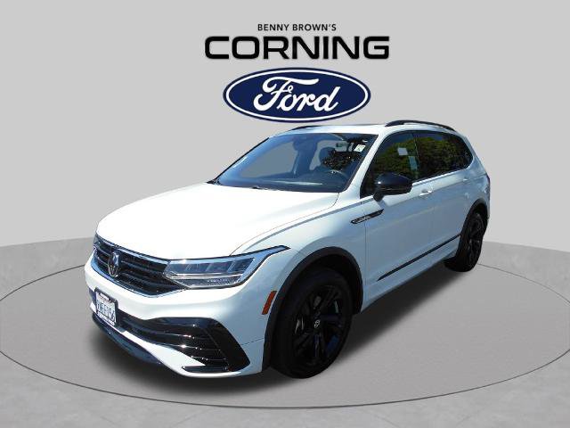 Used 2024 Volkswagen Tiguan SE R-Line AWD/4WD image 1