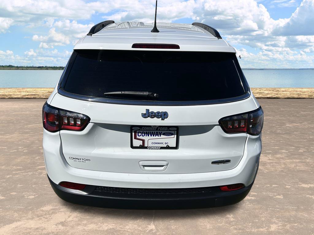 Used 2022 Jeep Compass Latitude FWD image 7