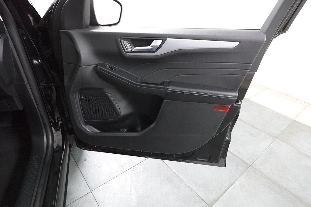 Certified 2025 Ford Escape Platinum AWD/4WD image 33