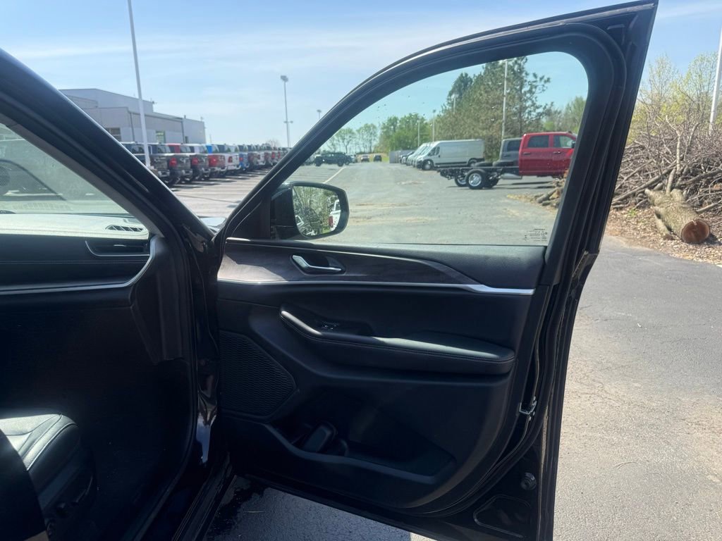 Used 2023 Jeep Grand Cherokee Limited AWD/4WD image 55